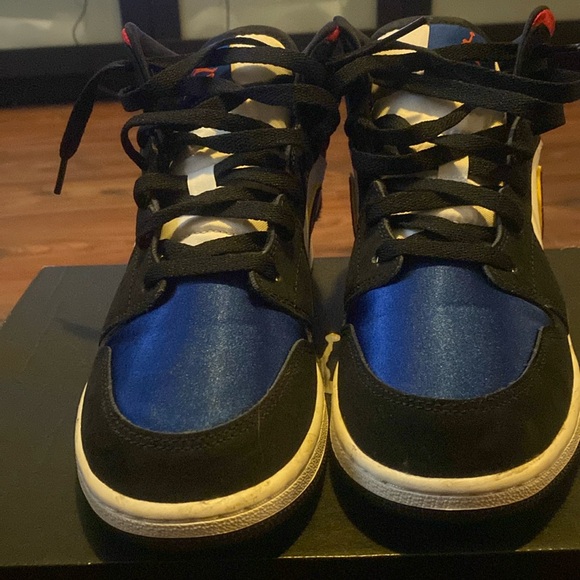 air jordan 1 mid se black field purple white